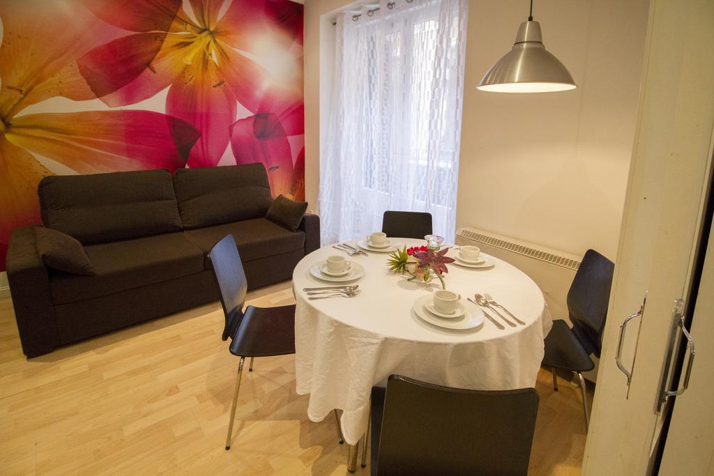 Foster Apartamentos Sol Madrid Rum bild