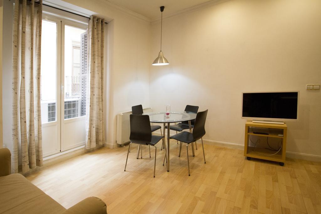 Foster Apartamentos Sol Madrid Rum bild