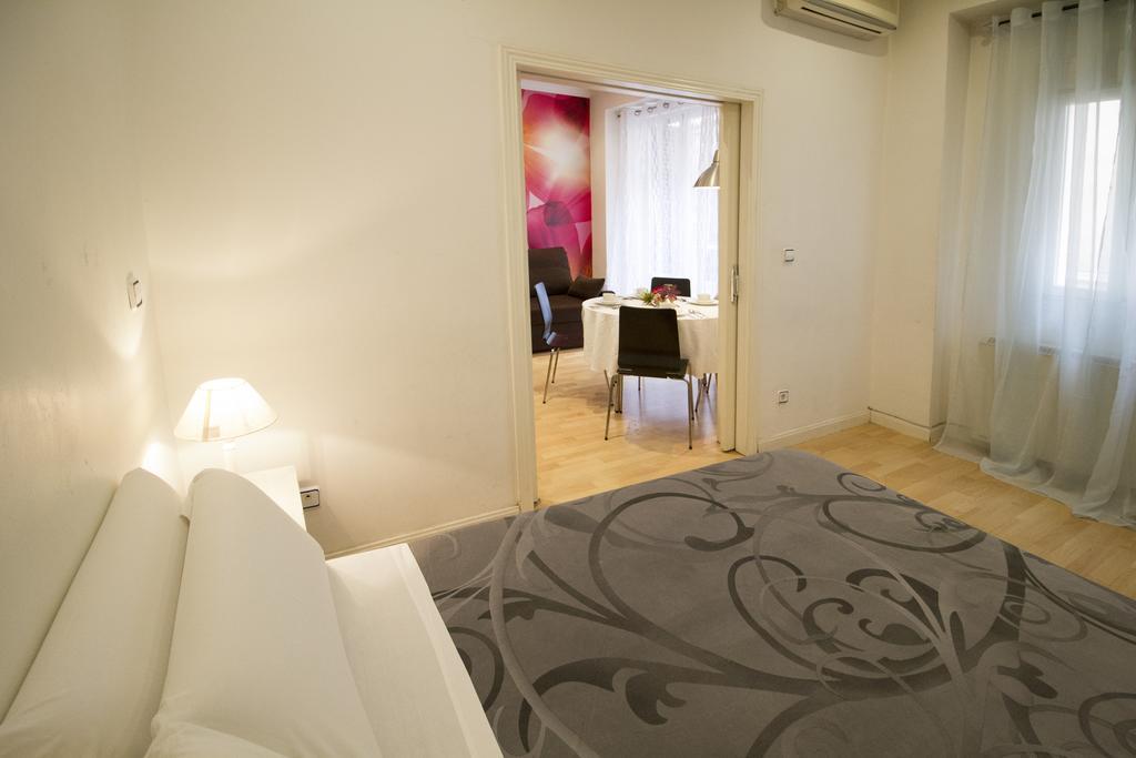 Foster Apartamentos Sol Madrid Rum bild