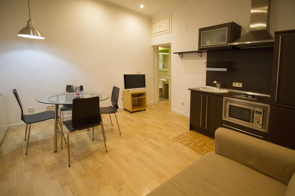 Foster Apartamentos Sol Madrid Rum bild