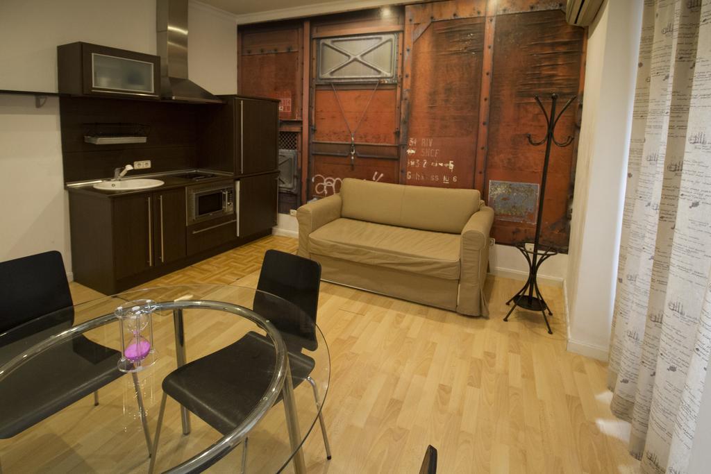 Foster Apartamentos Sol Madrid Rum bild